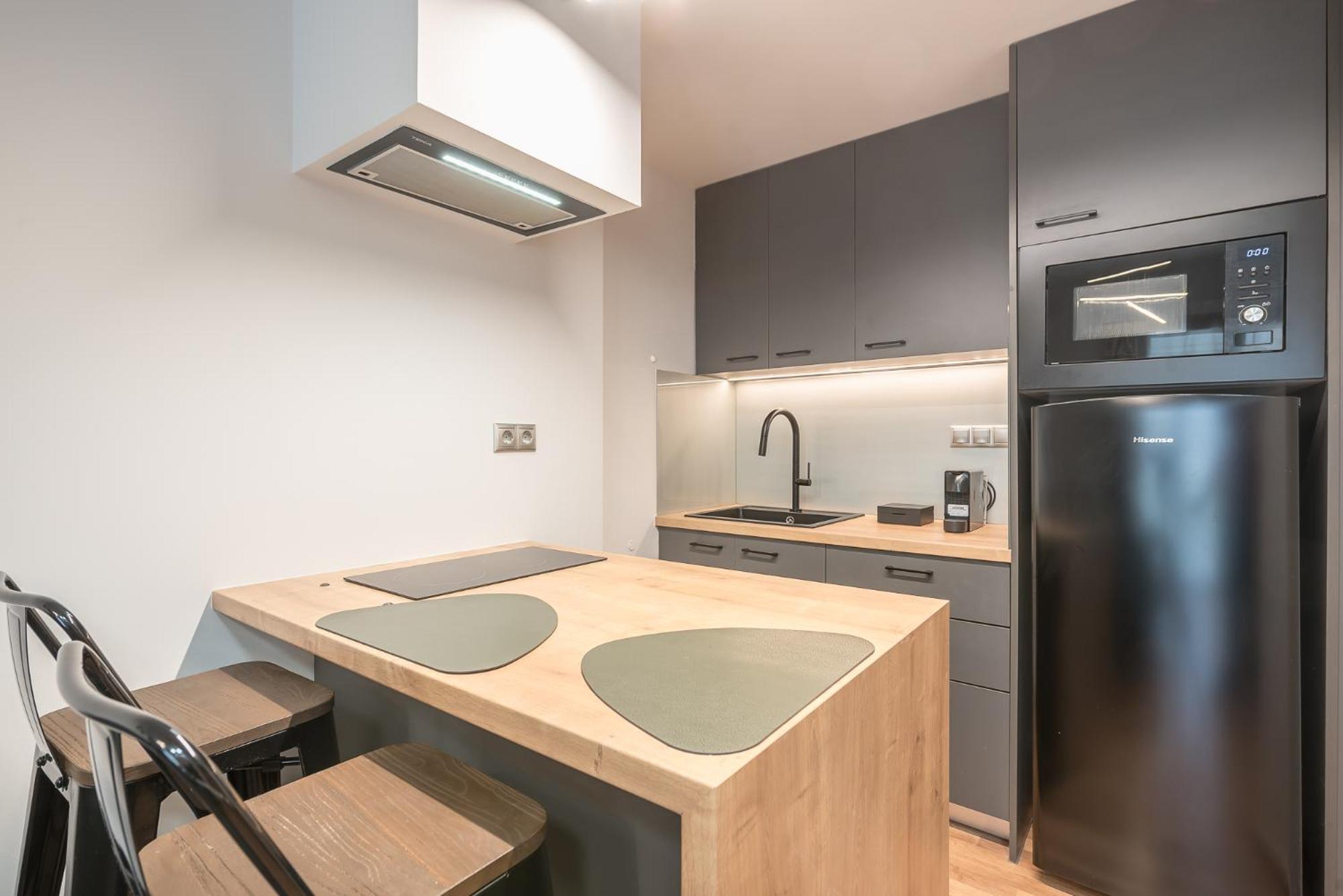 Newly Renovated Loft 1 Min Walk From Metro By Cloudkeys * אתונה