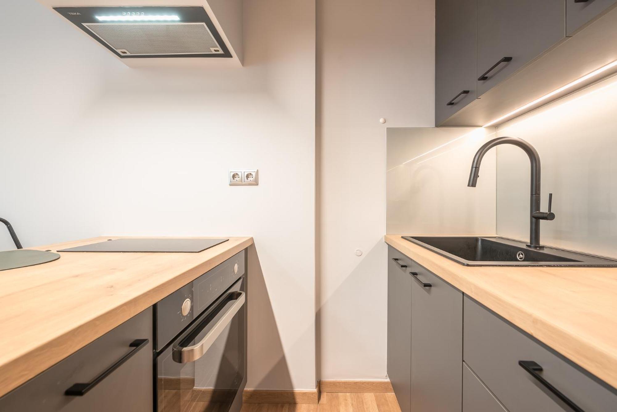 דירה Newly Renovated Loft 1 Min Walk From Metro By Cloudkeys *